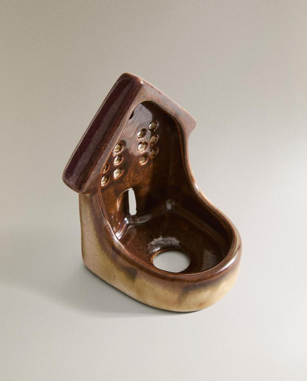 ZARA HOME КЕРАМИЧЕСКИЙ РОЖДЕСТВЕНСКИЙ ПОДСВЕЧНИК В ФОРМЕ ДОМИКА, КОРИЧНЕВЫЙ