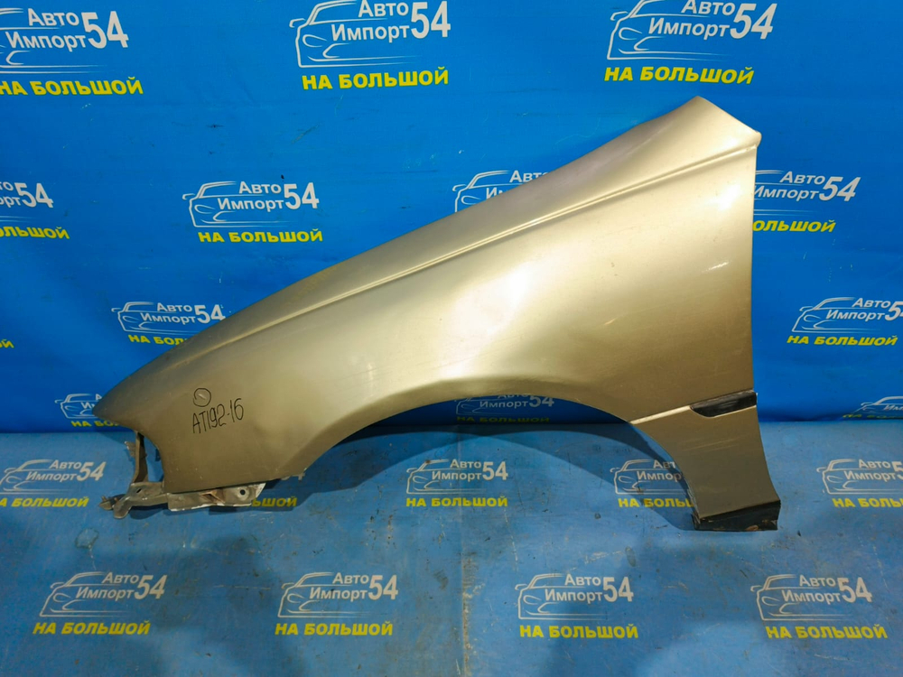 Крыло переднее левое TOYOTA CARINA 1993