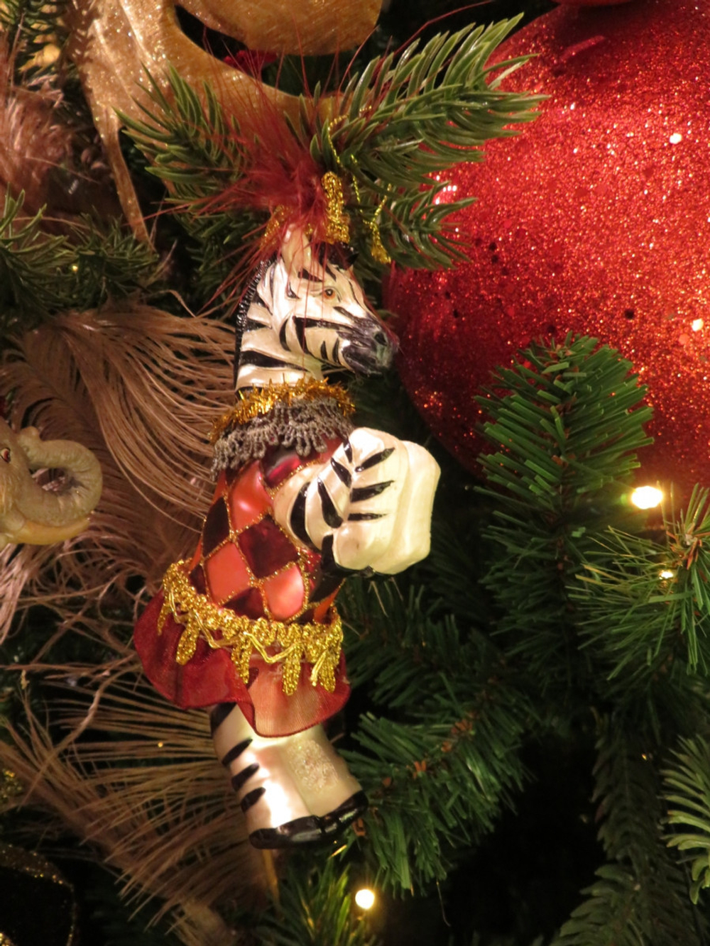Елочная игрушка 5.5х4х12.5см House of Seasons Зебра в попоне