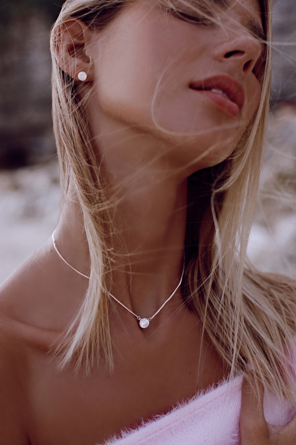 Колье «Капля» с белым цирконом