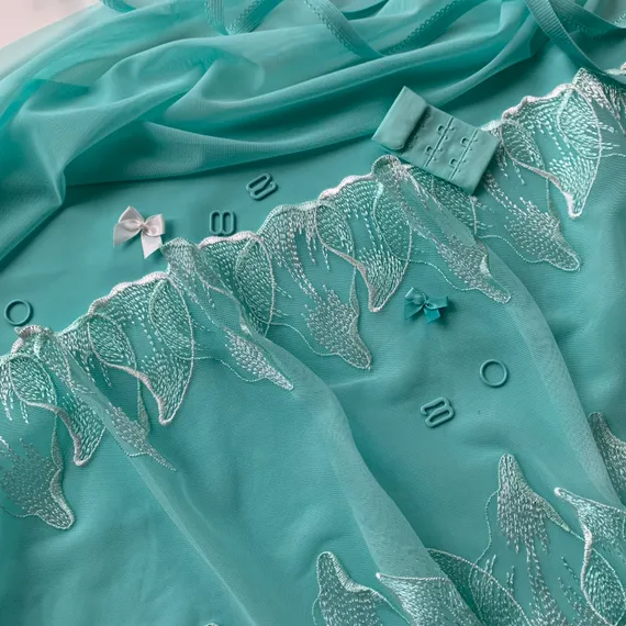 Вышивка на сетке ментол 23 см