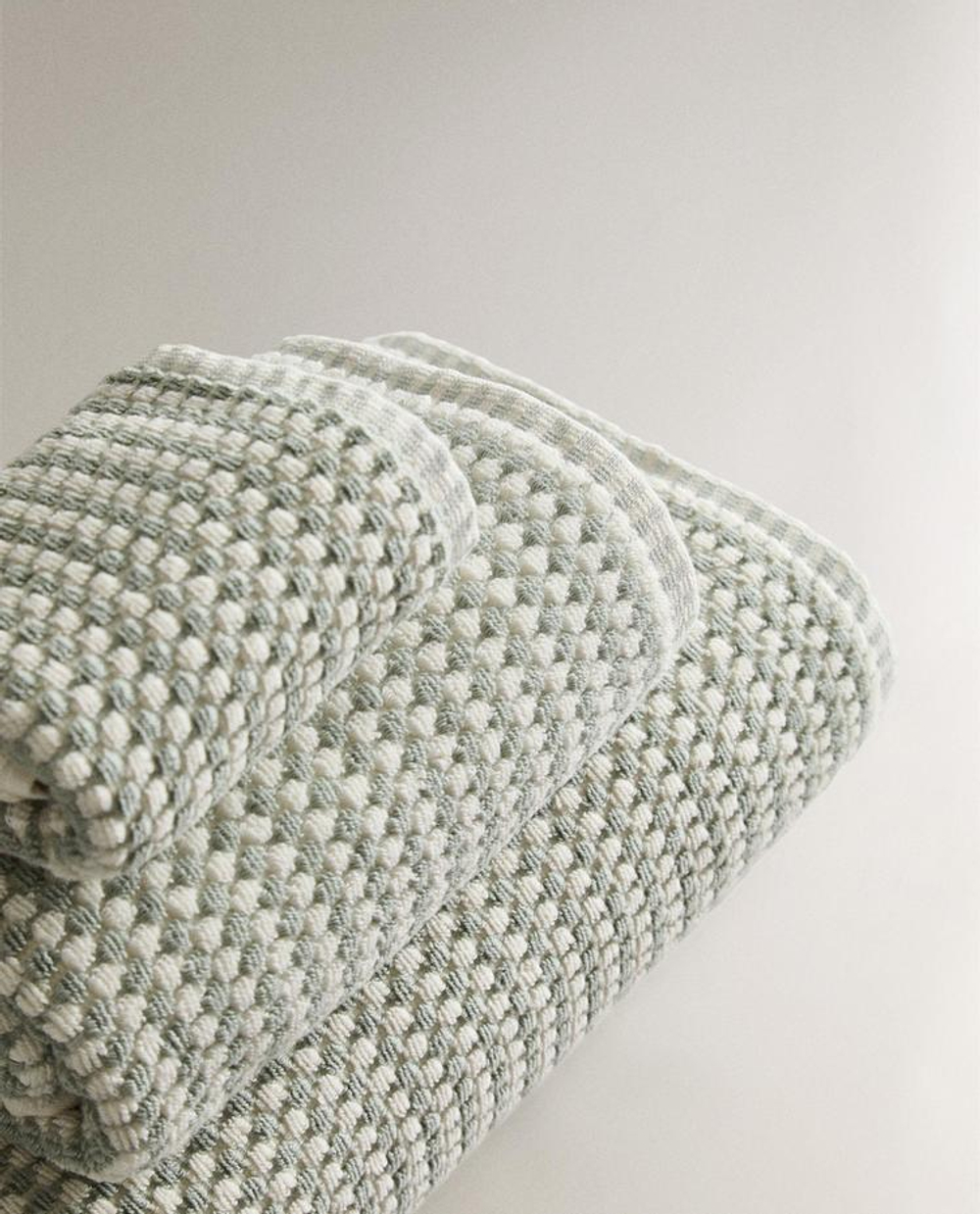 ZARA HOME БАННОЕ ПОЛОТЕНЦЕ ИЗ ХЛОПКА С РЕЛЬЕФНЫМ УЗОРОМ, ЗЕЛЕНЫЙ