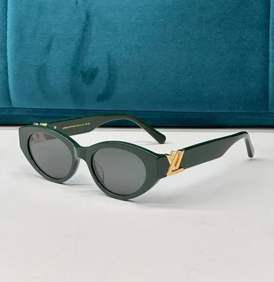 Солнцезащитные очки Louis Vuitton Twist Cat Eye, чёрный