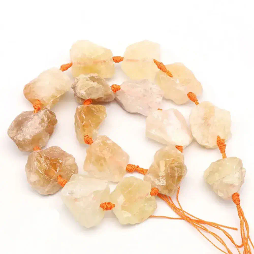 Цитрин необработанные бусины 20-28 мм, на нитке 38 см