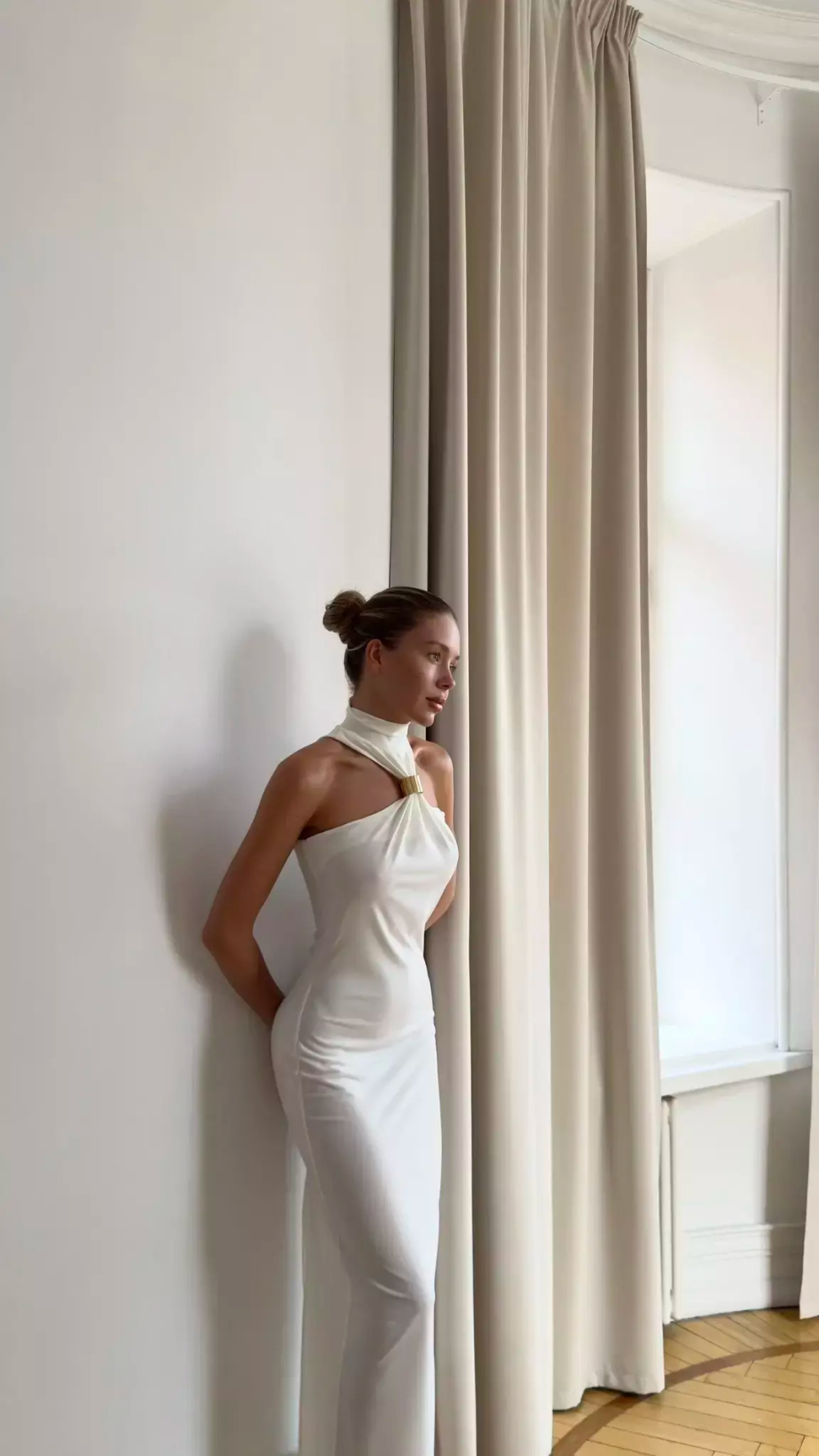 Платье с акцентной деталью