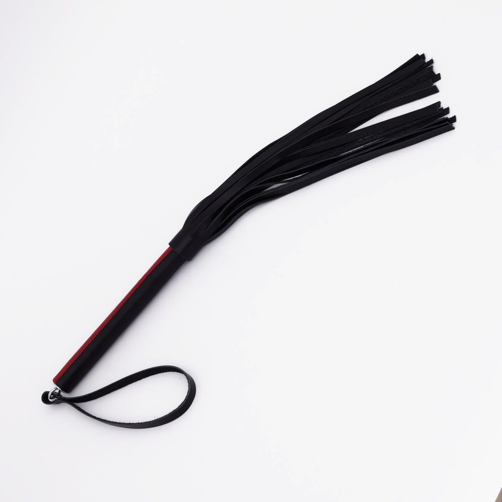Черно-красный кожаный флоггер - 50 см.