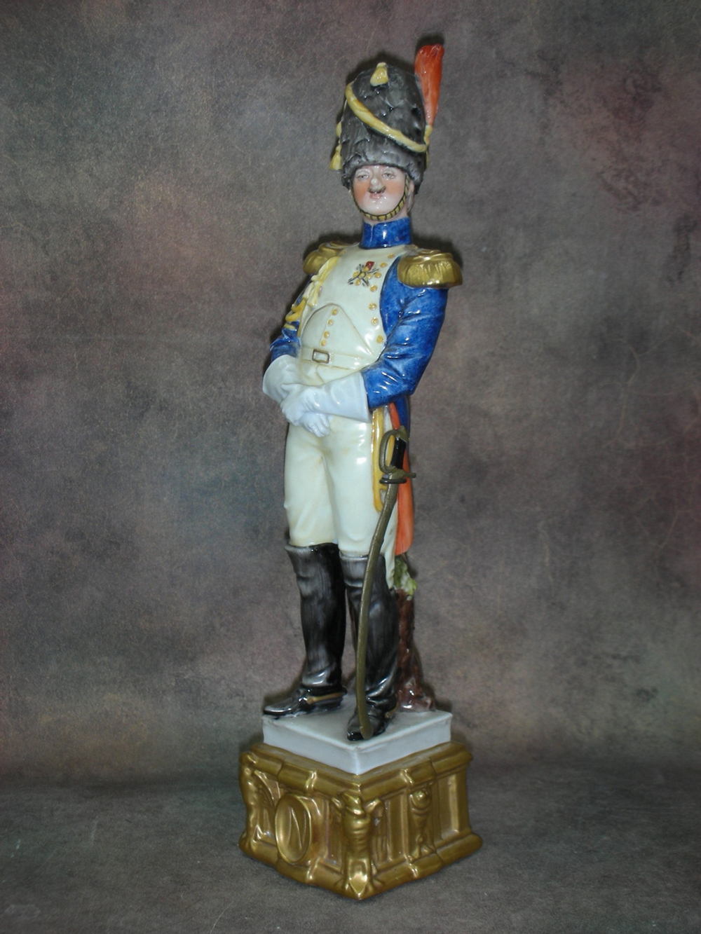 Статуэтка. Фарфор. Солдат. Кавалерист. Capodimonte. Италия