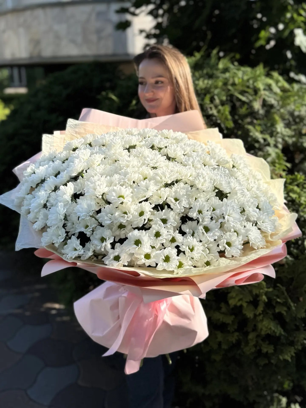 Букет из 35 кустовых хризантем сорта "Рейган белый"