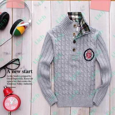 Свитер с рельефным рисунком и высоким горлом на пуговицах