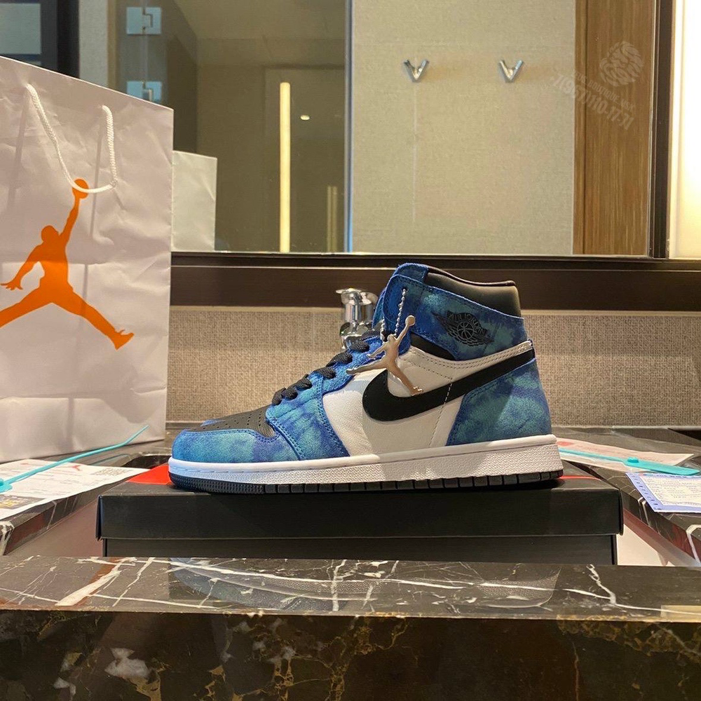 Кроссовки Nike Air Jordan 4