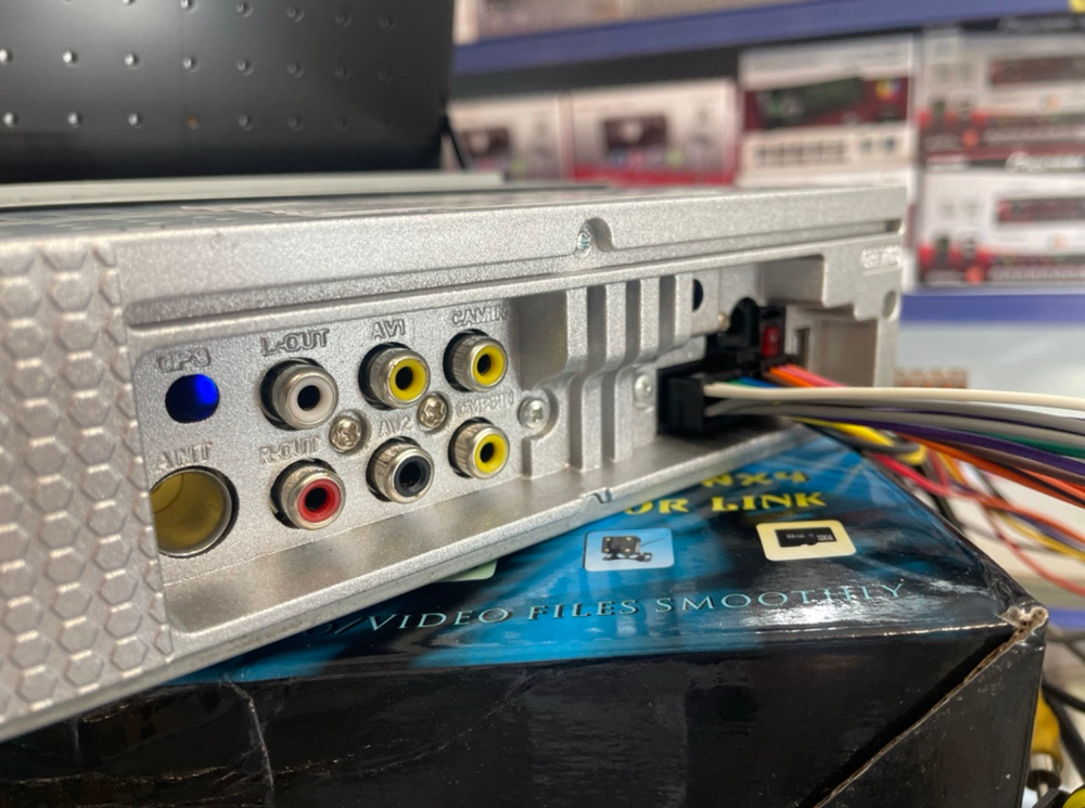 Автомагнитола 1DIN 7110S с выдвижным сенсорным экраном 7 дюймов, BT, AUX, USB (7110S)