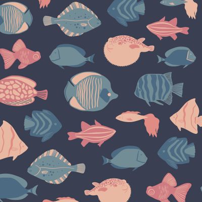 Рыбы на тёмно-синем фоне