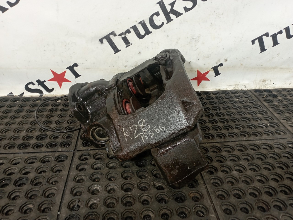 Суппорт передний правый 2017г.