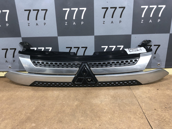 Решетка радиатора Mitsubishi Outlander 3 18-21 Б/У Оригинал 7450B298