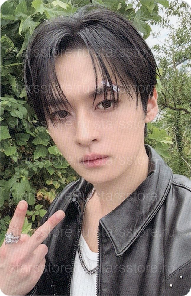 Фотокарта Lee Know STRAY KIDS - "KARMA" POP-UP STORE