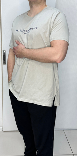 Мужская футболка на большой размер в бежевом цвете