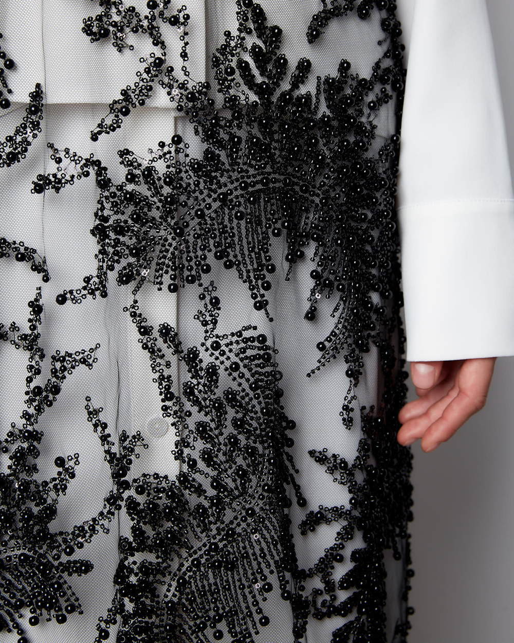 Топ-украшение из бусин и пайеток черный