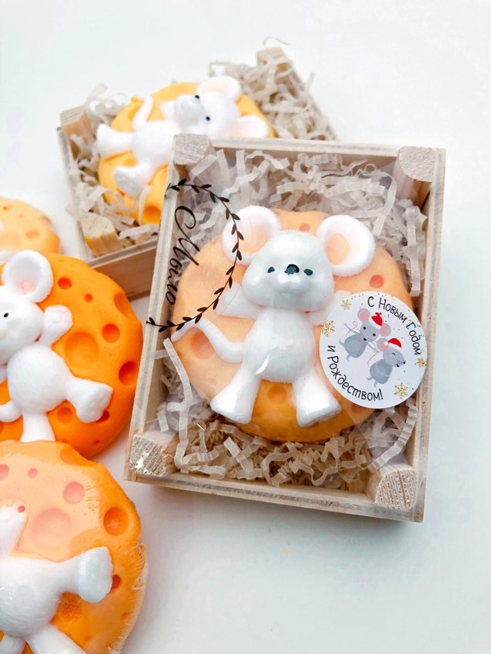 Мыло  «Мышь на сыре» в деревянном ящичке