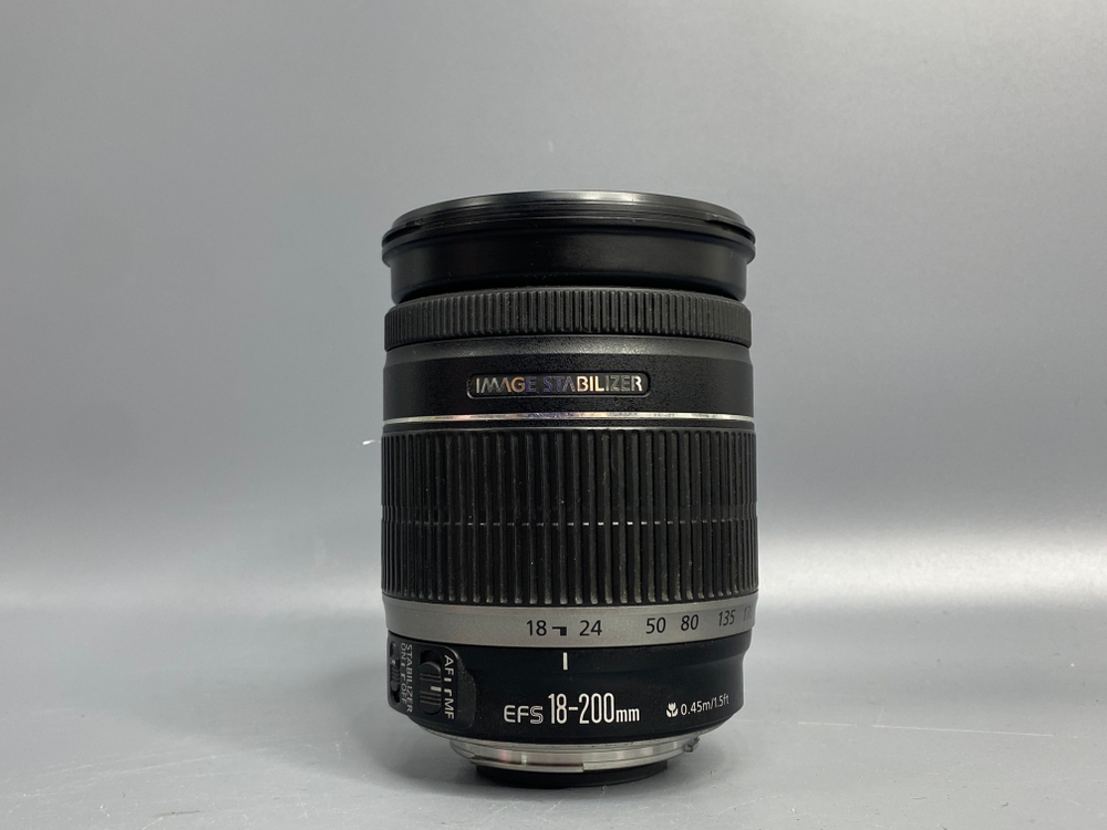 Canon EF-S 18-200mm 3.5-5.6 IS