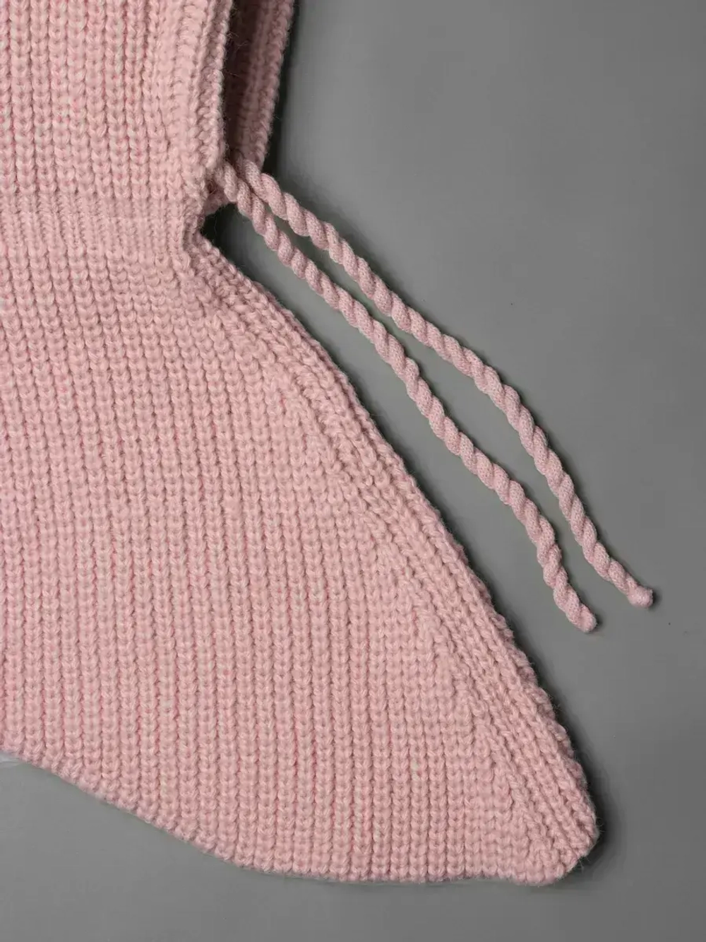 Капор женский вязаный осенний