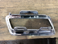 Накладка решетки радиатора Mercedes GLA (X156) 17-20 Б/У Оригинал A1568882100