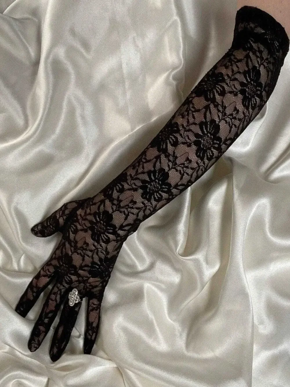 Перчатки длинные из кружева, Черный