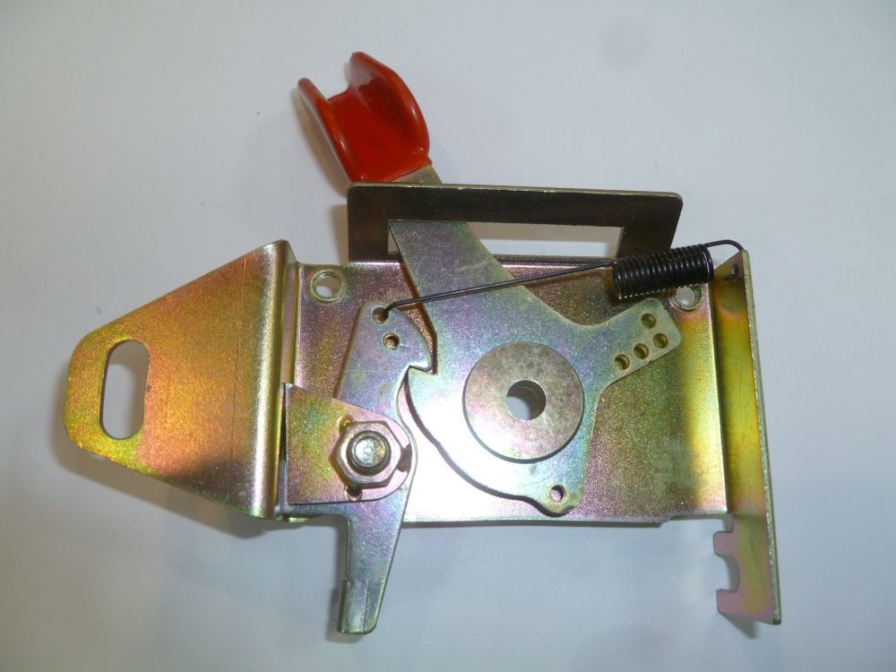 Кронштейн с ручками управления двигателем  KM170/Control Handle Support