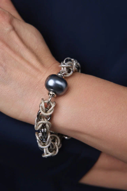 Браслет Византия биколор:серебро и графит с темно-серым плоским жемчугом Майорка