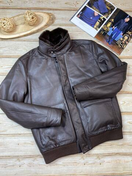 Кожаный бомбер Loro Piana с меховой подкладкой