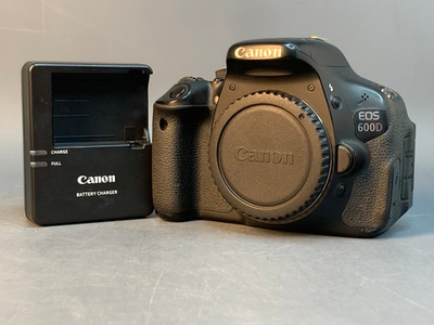 Canon 600D Body 28444 Кадров не работает датчик положения экрана