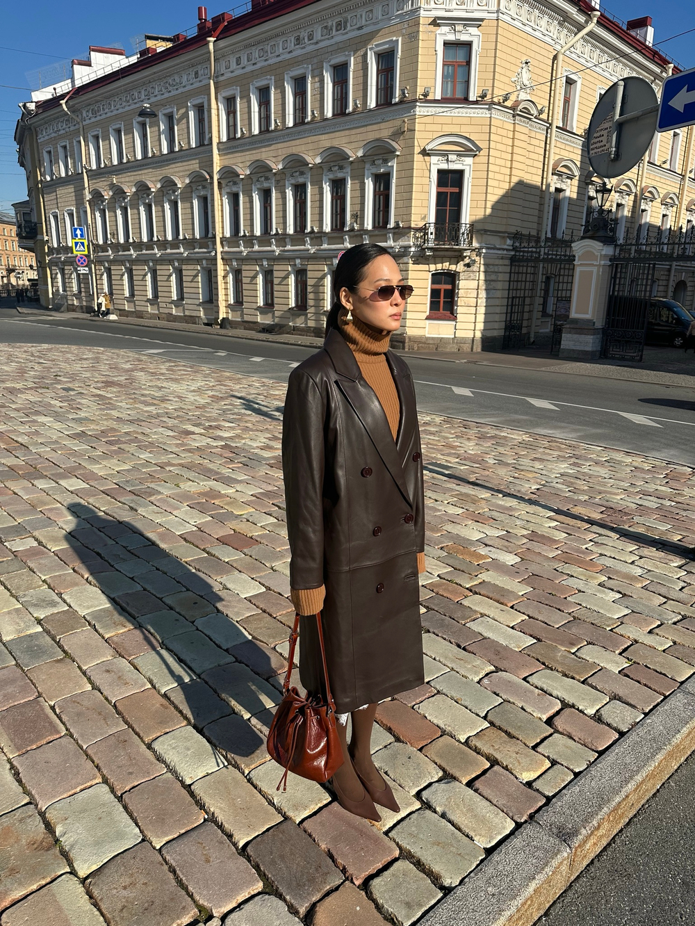 Коричневый кожаный тренч