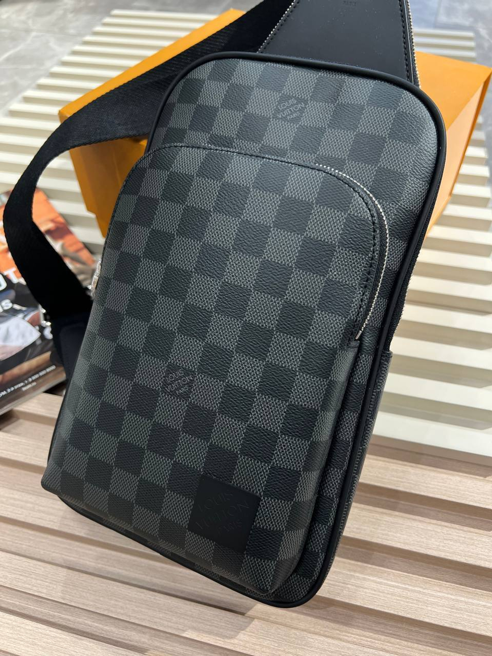 Сумка-мессенджер Louis Vuitton