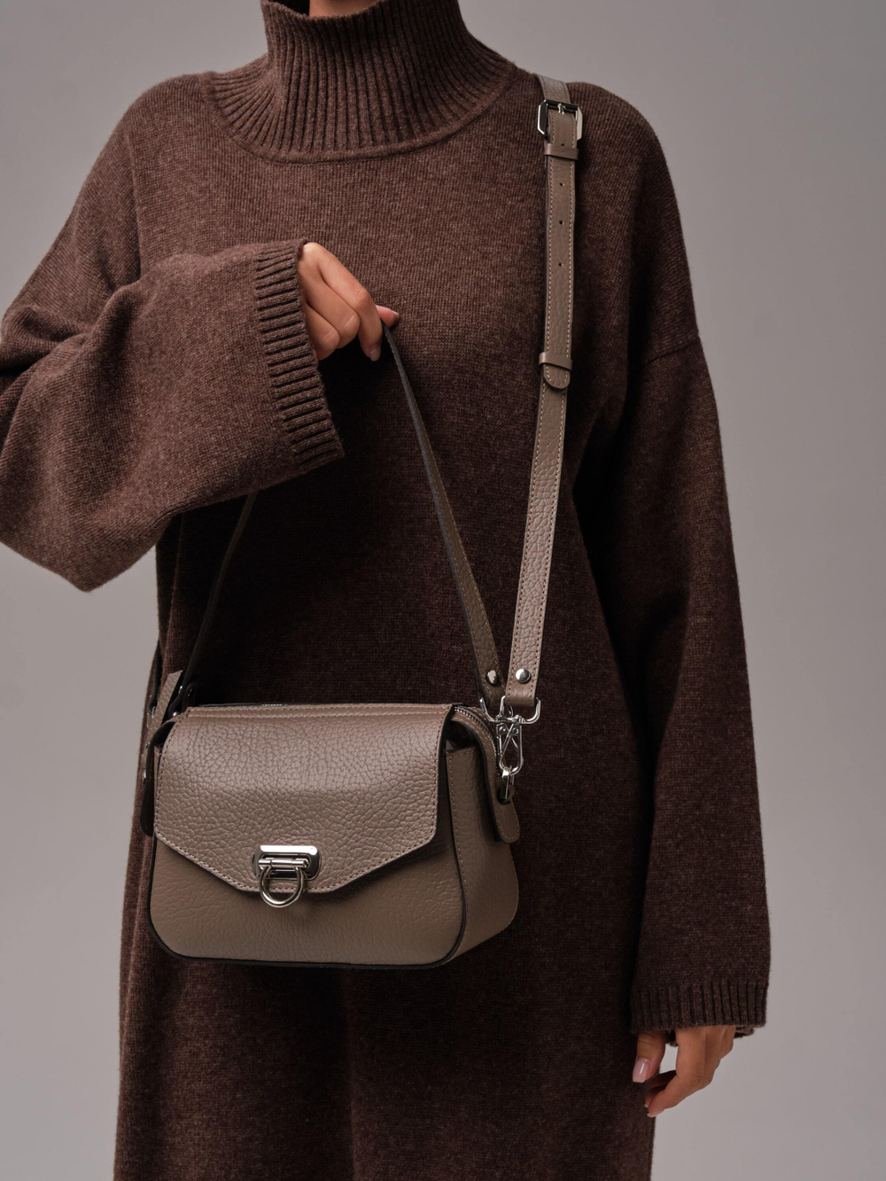 Женская сумка кросс-боди Azaro тауп соло