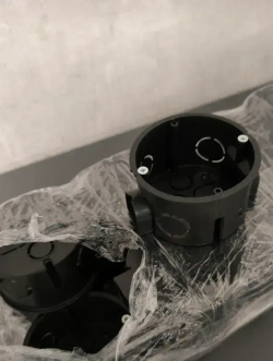 Коробка подрозетник с/у в бетон черный 68х42 (20 шт)