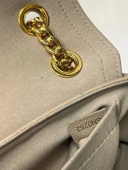 Сумка Louis Vuitton Lockme Chain East West бежевый