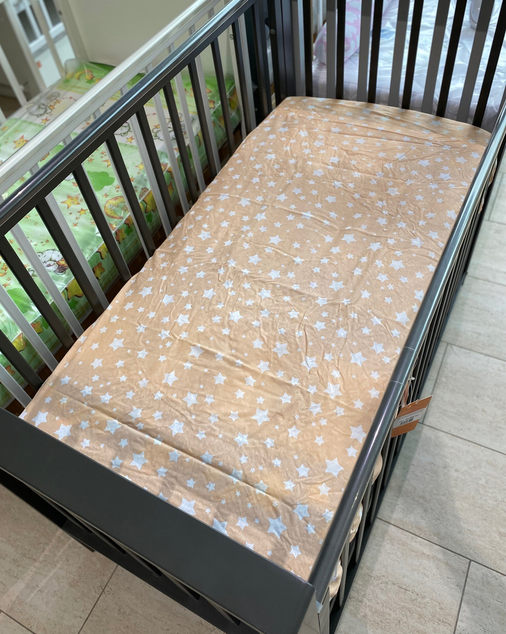 Простынь универсальная на резинке поплин (бежевый цвет)