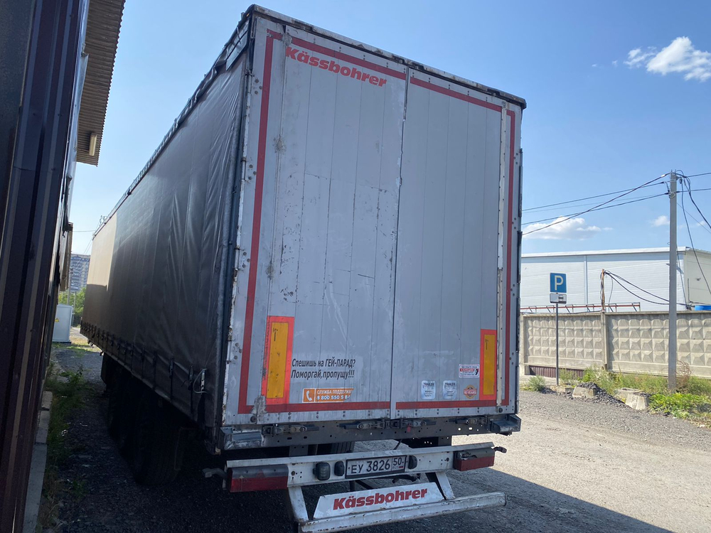 Kassbohrer XS Полуприцеп шторный XS (39 т.)