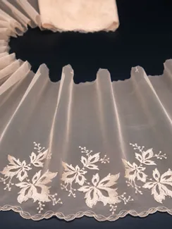 05-54 Вышивка на неэл. сетке 23 см, телесный (левая)