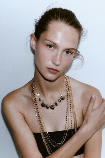 ZARA НАБОР ИЗ 3 ОЖЕРЕЛИЙ С ЦЕПОЧКАМИ, БУСИНАМИ И ШАРМАМИ, ЦВЕТ СОСТАРЕННОГО ЗОЛОТА