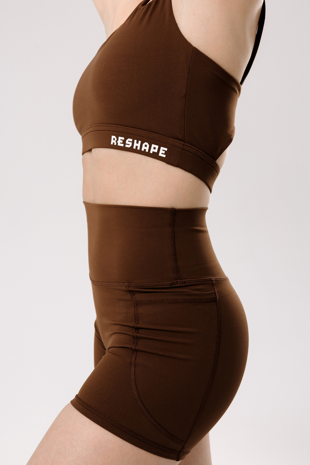 Костюм с велосипедками из эластичной ткани с топом на одно плечо