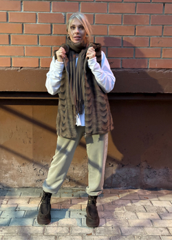 Жилет с капюшоном /орех