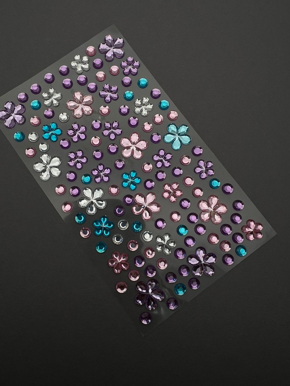 1841 Наклейки для ногтей, лица и тела микс с цветочками розовые/голубые/фиолетовые