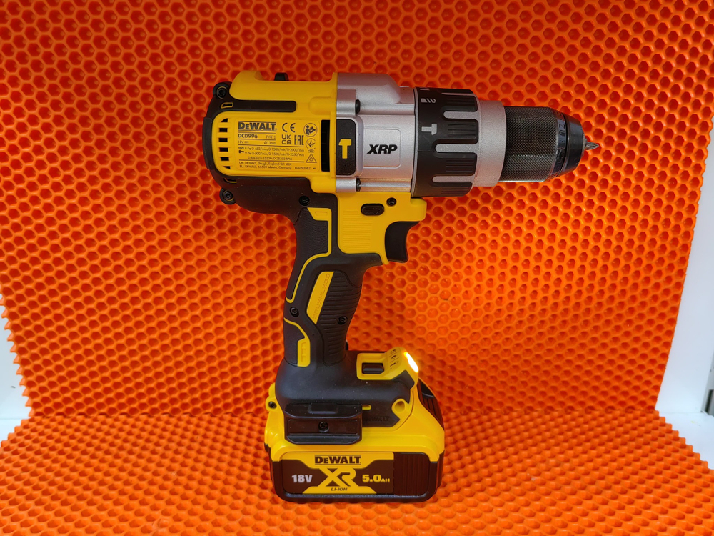Ударная дрель-шуруповерт DeWALT DCD996