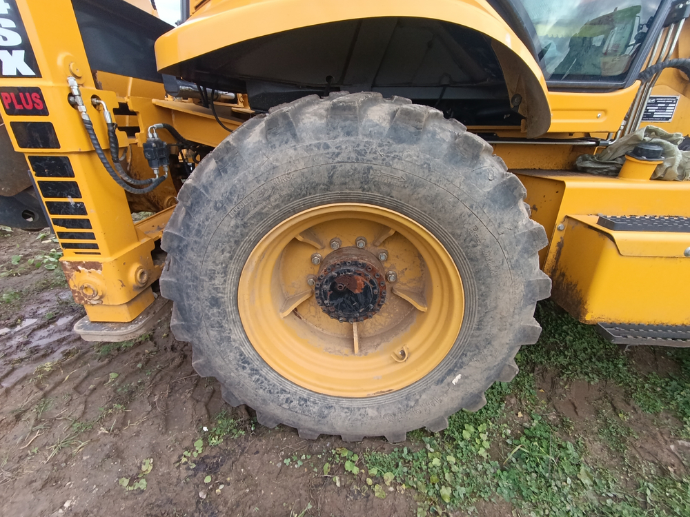 Bull 4SX Экскаватор-погрузчик 4SX-PLUS (Дизельный, 4,6 л, 122 л.с., АТ)