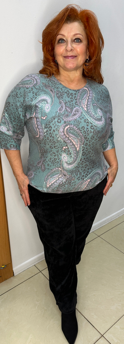 Джемпер с легким блеском и "огурцами"