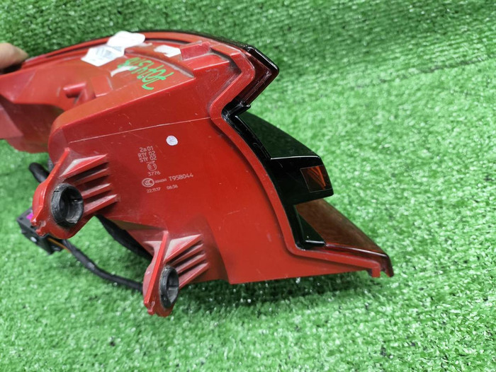 Фонарь правый внешний Porsche Macan 95b (14-18)