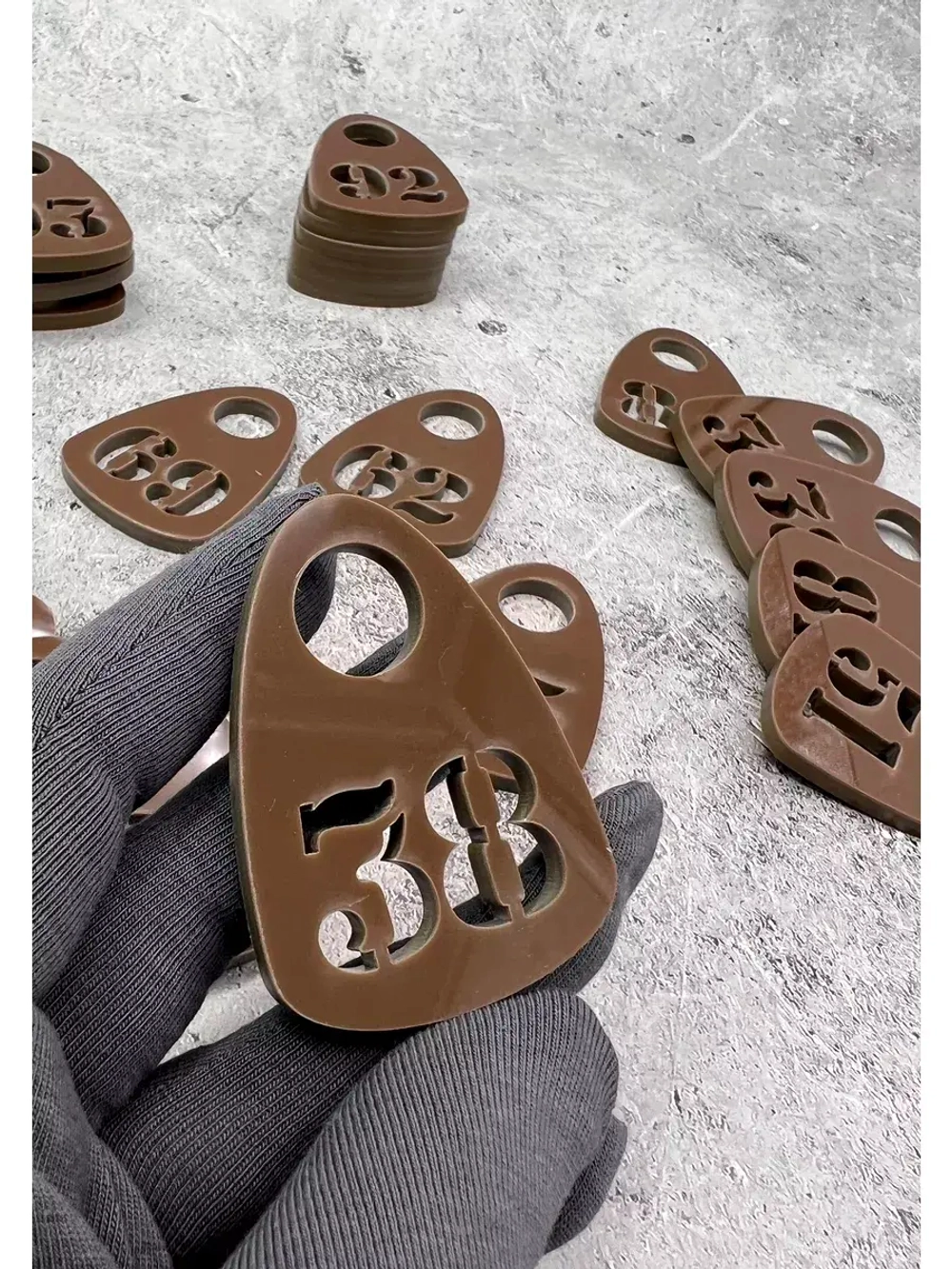 Номерки для гардероба прорезные