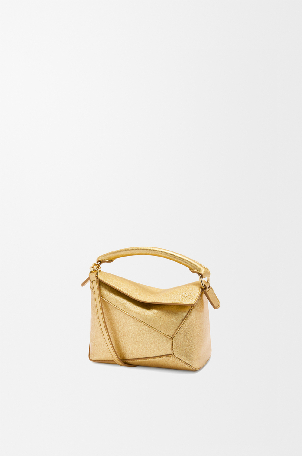 Loewe Мини-сумка Puzzle Edge из ламинированной овечьей кожи, золотой