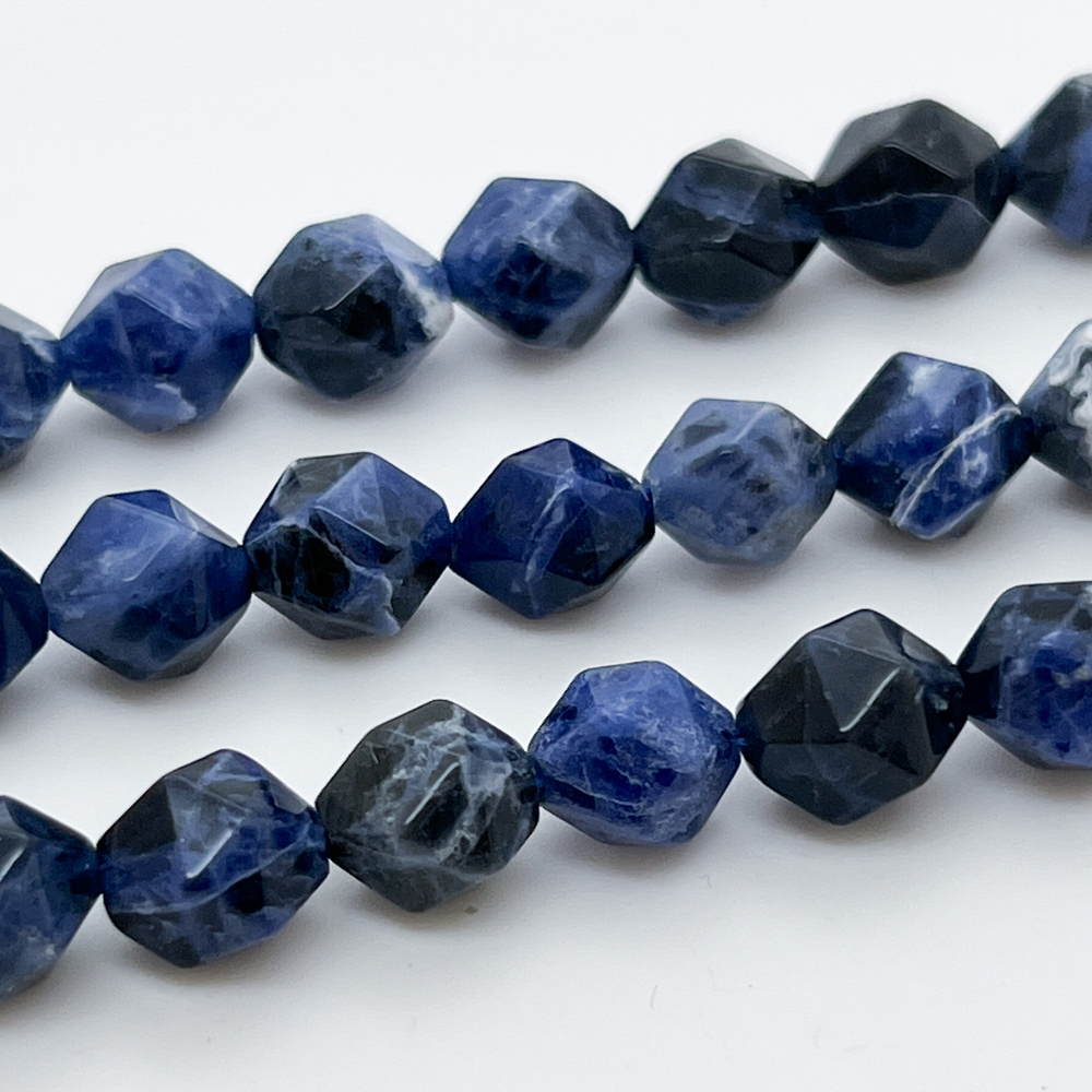 Содалит крупной огранки бусины, размер около 10 мм, цена за 9 шт (1/4 нити)