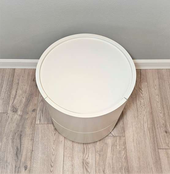 Прикроватная тумбочка Giado с двумя ящиками, белая